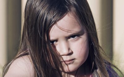 Privación de la responsabilidad parental por abandono del hijo. Interés superior del niño. Derecho a ser oído.